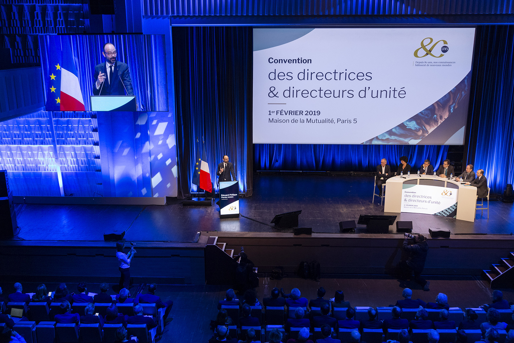 Le Premier ministre édouard Philippe a annoncé l'élaboration de la loi lors de la Convention des directeurs d’unité, le 1er février 2019, à la Mutualité (Paris).