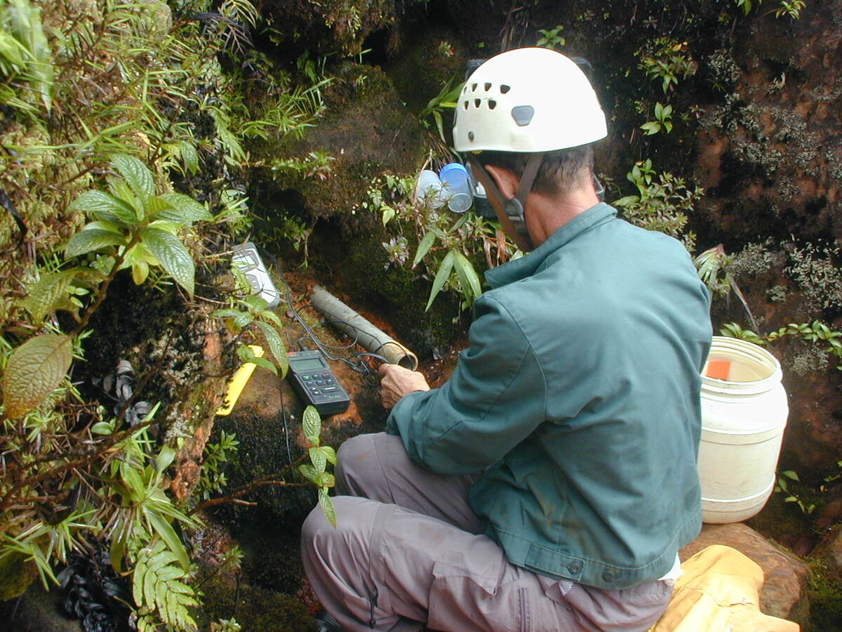 Photo: taking water samples from the sources of the Carbet River, on the eastern slopes of Soufrière Volcano in Guadeloupe. 