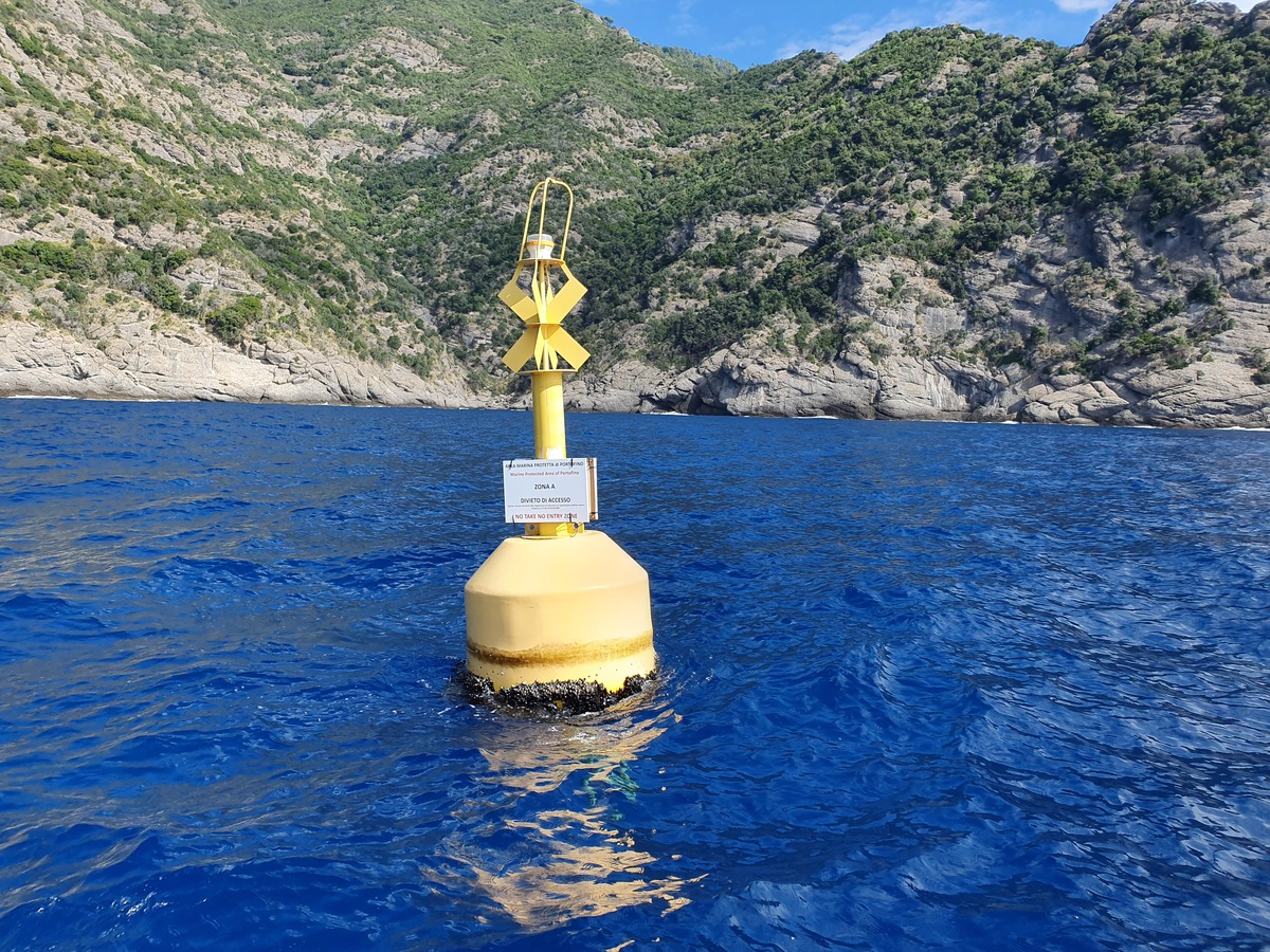 Bouée délimitant la zone de protection intégrale de l'aire marine protégée de Porto Fino