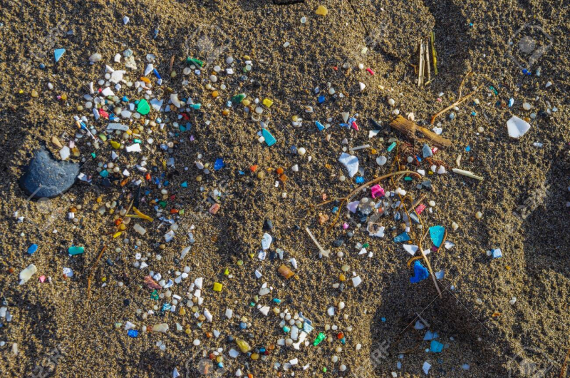 Plastic pollution of the soil, as seen here on a beach in Lanzarote, is reaching proportions greater than that of the ocean.