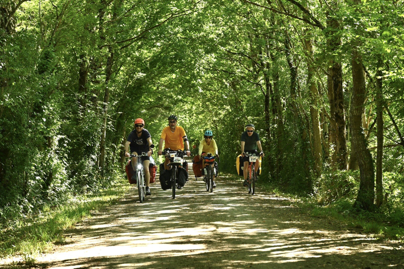 L'équipe sur la voie verte entre Mayenne et Alençon