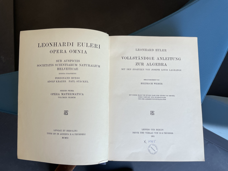 La bibliothèque conserve de précieuses collections mathématiques, comme les oeuvres complètes d'Euler
