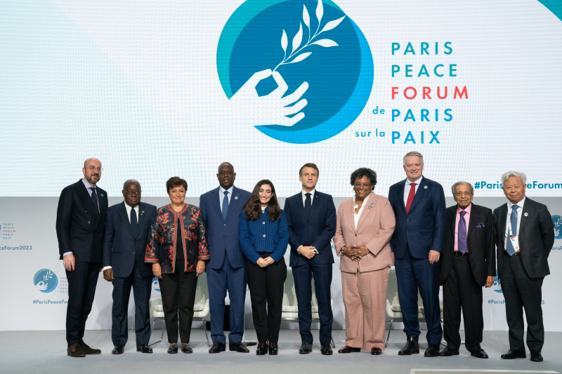 Photo de famille des représentants politiques au One Planet Polar Summit