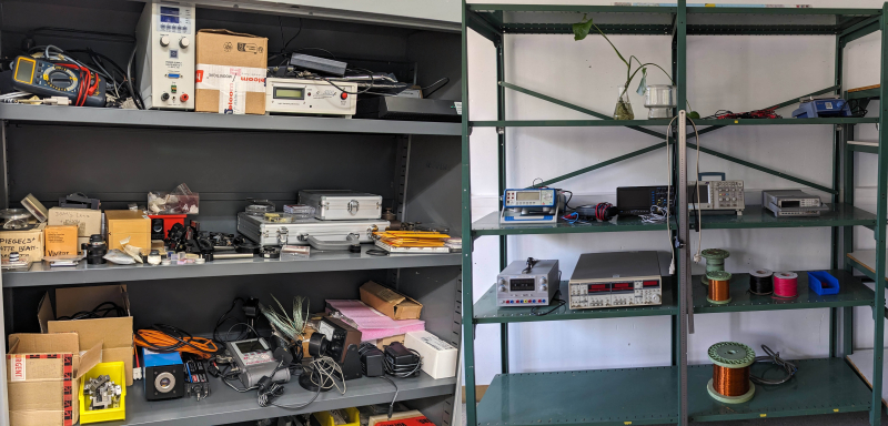 Les armoires du LIPhy avant/après l'installation de la Matosthèque