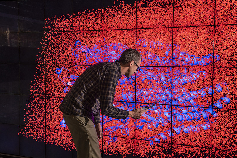 La plateforme Wilder du Digiscope, à l'Université Paris-Saclay, permet à des utilisateurs de plateformes différentes de collaborer en synchronisant leur point de vue et la représentation de la structure
