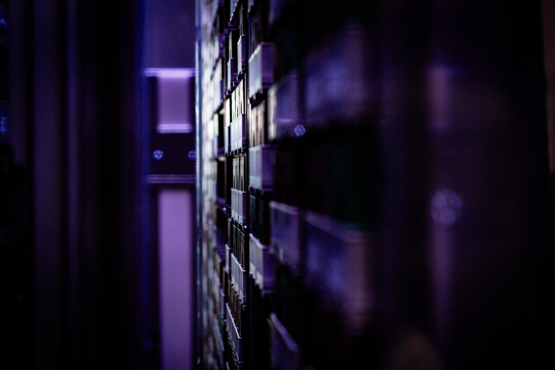 Pour ouvrir des données de plus en plus nombreuses, il faut les stocker sur des infrastructures de plus en plus massives, à l'instar du supercalculateur Jean-Zay, sur le plateau de Saclay