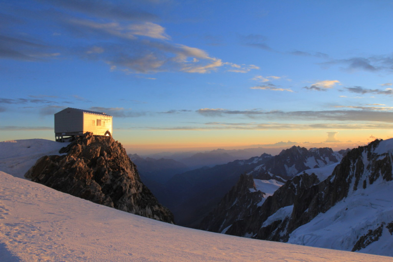 Lever de soleil sur l'observatoire Vallot