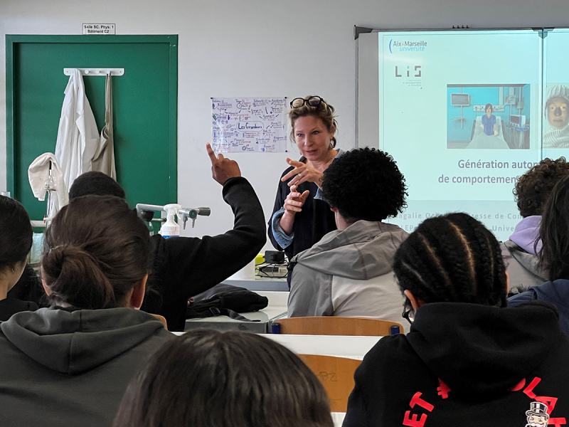 In addition to the exhibition, the ambassadors of "La Science taille XX elles" visit schools.