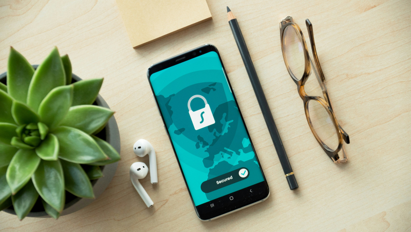 Un téléphone portable peut s'avérer un parfait mouchard