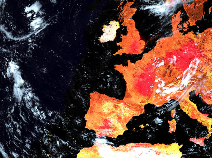 Carte de l'Europe vue du ciel en rouge