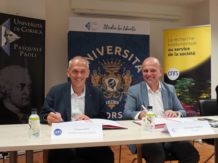 Signature de la convention par Dominique Federici et Antoine Petit