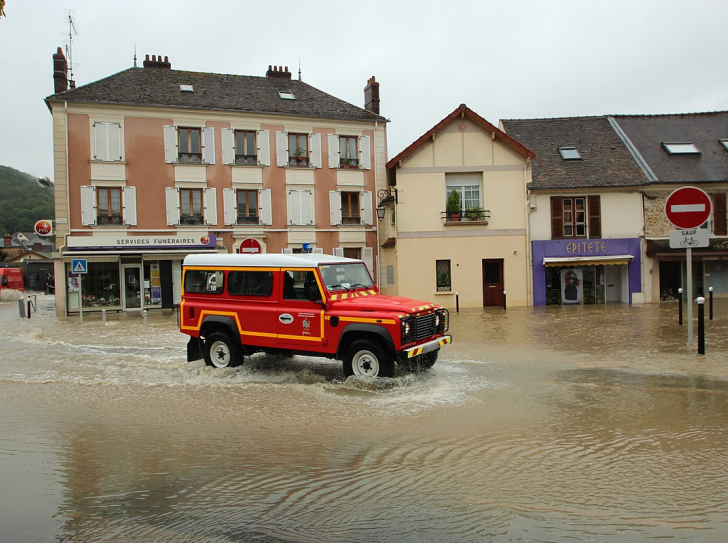 With climate change, extreme events, such as the flood on May 31, 2016, in Saint-Rémy-lès-Chevreuse, France, are becoming more frequent.