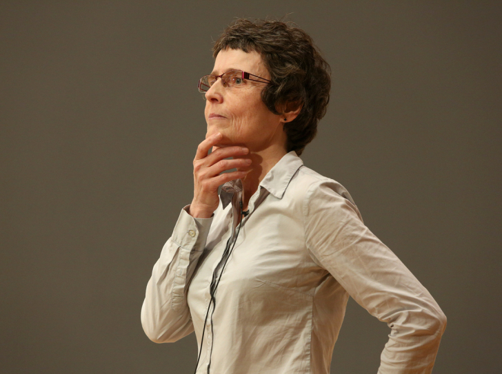 Claire Voisin, mathématicienne, médaille d'or 2016 du CNRS, lors de sa leçon inaugurale donnée le 2 juin 2016 au Collège de France