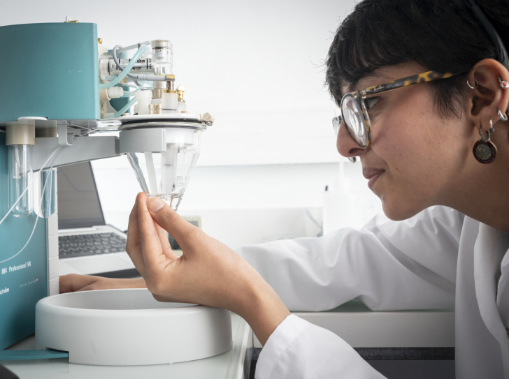 Observation de la tête de mesure d'un dispositif microfluidique couplé à une polarographie