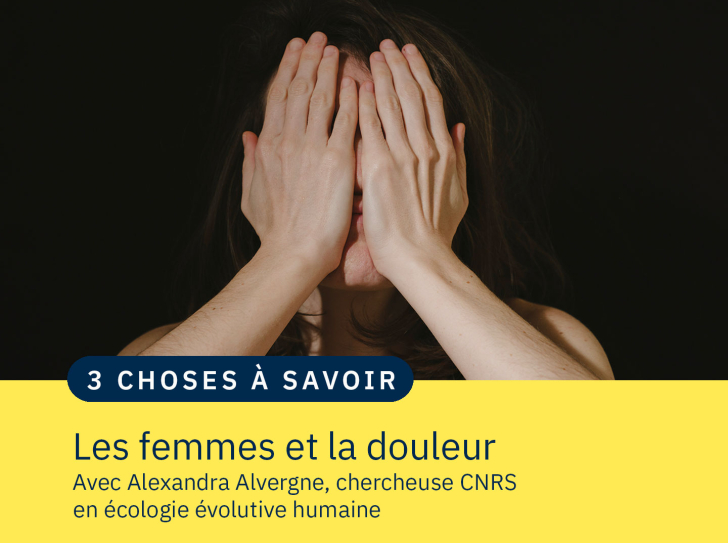 Une femme se cache les yeux