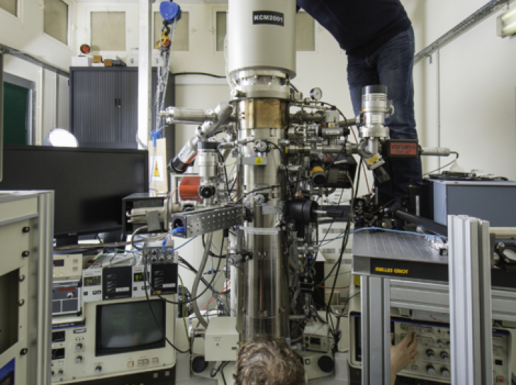 Lancement d'un laboratoire commun international entre le CNRS et Hitachi High Technologies Corporation