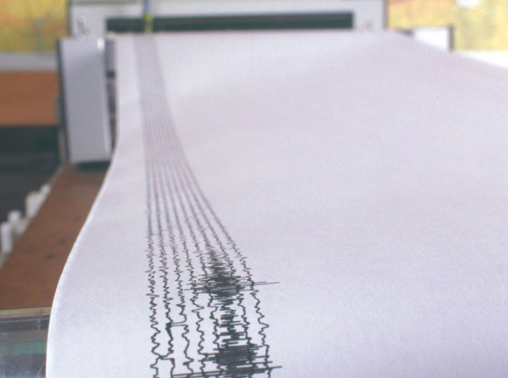 Enregistrement graphique d'un séisme pyrénéen de faible magnitude.