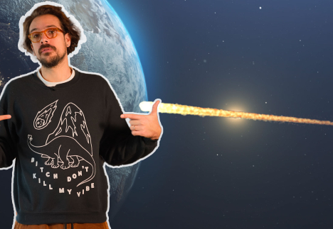 Maxence Labat, devant une image de météorite fonçant droit sur la Terre