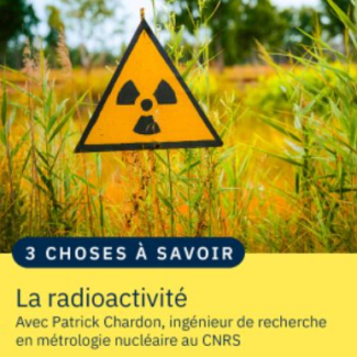 Photographie d'un panneau alertant de la présence d'éléments radioactifs