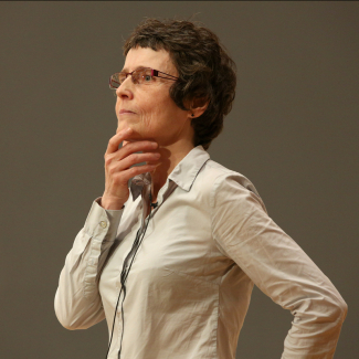 Claire Voisin, mathématicienne, médaille d'or 2016 du CNRS, lors de sa leçon inaugurale donnée le 2 juin 2016 au Collège de France